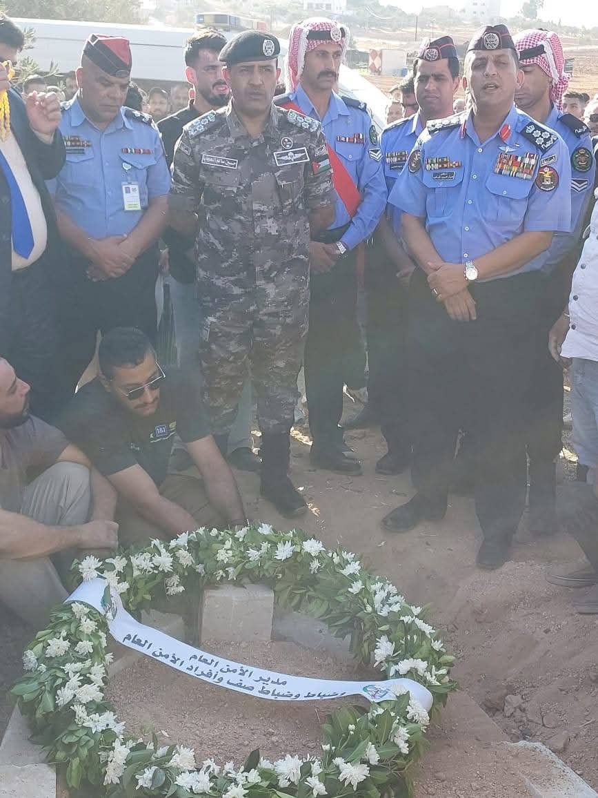 العميد  المشاقبة يشارك في تشييع جثمان العقيد المتقاعد شحادة عطيوي المكانين ...صور