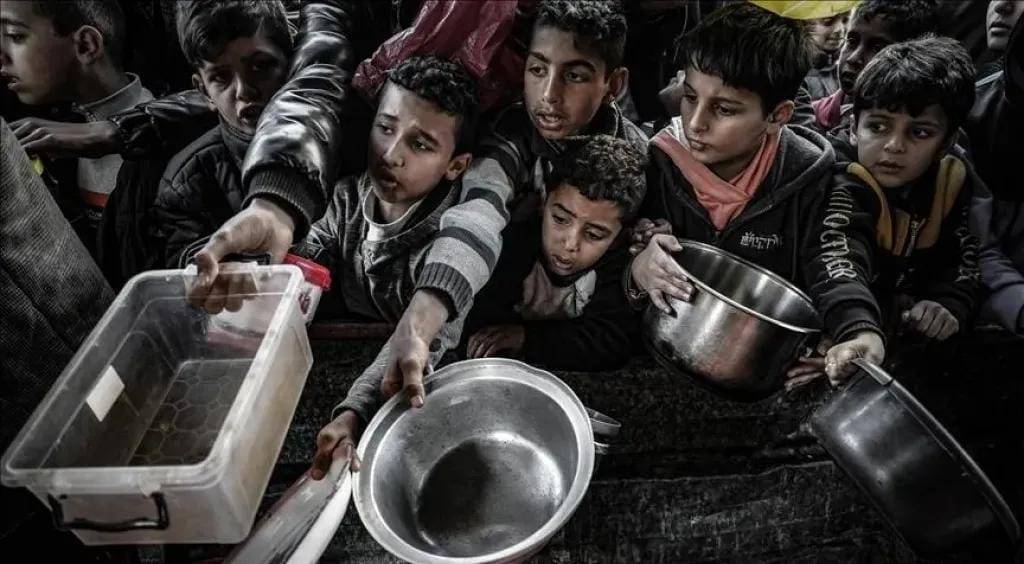 التجويع في غزة.. 11 وفاة جديدة خلال 24 ساعة ترفع أعداد الوفيات إلى 300 بينهم 117 طفلاً