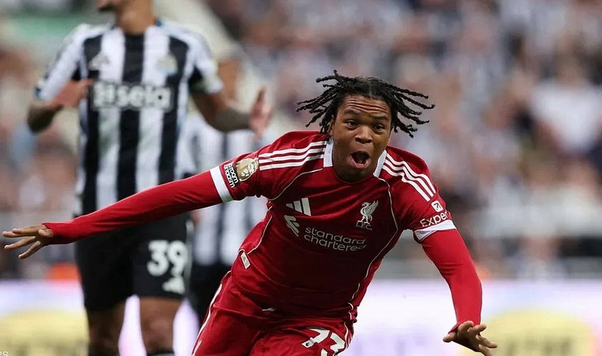 ليفربول يحسم القمة بثلاثية مثيرة أمام نيوكاسل