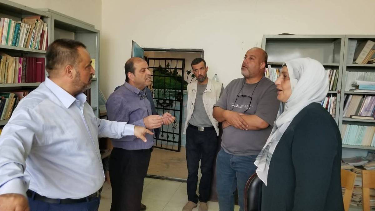 المصري تتفقد مدرسة المزار الثانوية للبنين ومستودع توزيع الكتب المدرسية