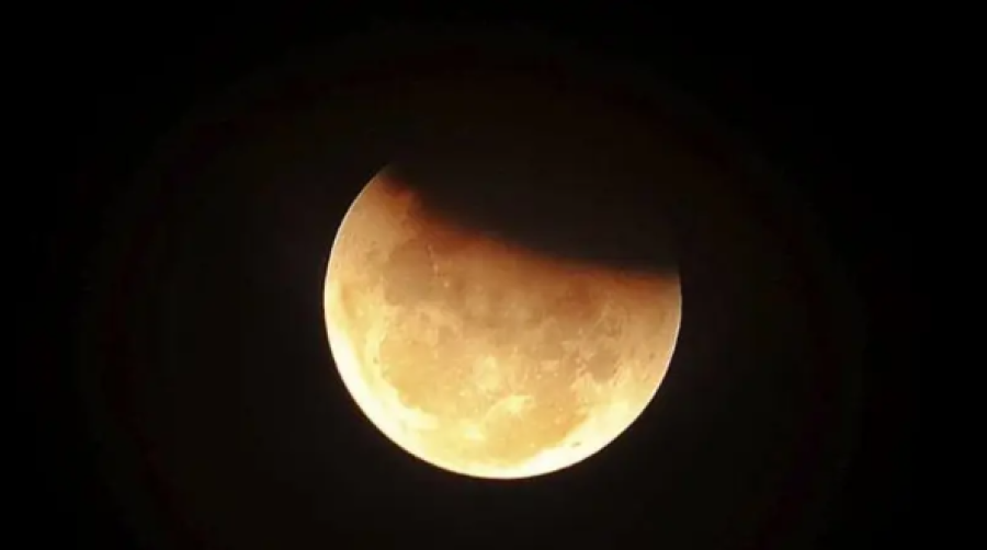 يستمر 5 ساعات .. العالم على موعد مع خسوف كلي للقمر