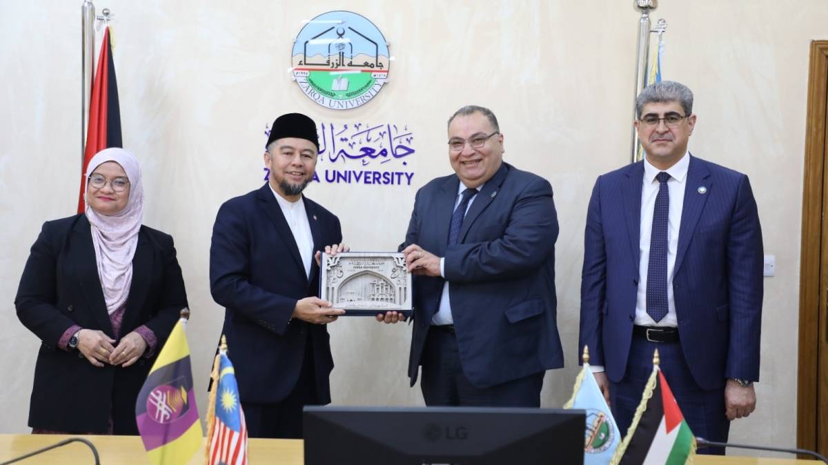 جامعة الزرقاء توقع مذكرة تفاهم مع جامعة UNIVERSITI TEKNOLOGI MARA الماليزية