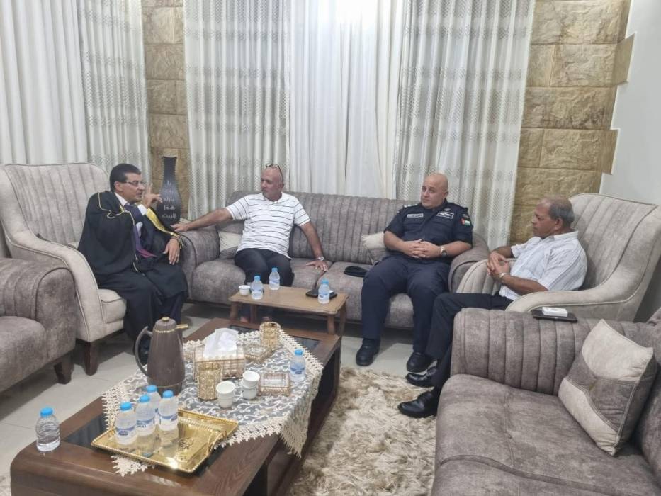 مدير شرطة محافظة جرش يزور العقيد المتقاعد ابو لباد