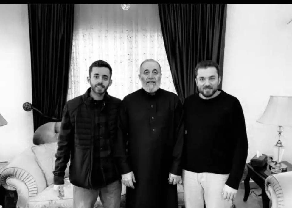 نجل المغدور أبو سويلم يكشف موعد ومكان الدفن ويقول : والدي وشقيقي رحلا وهما يودعان ضيفهما على باب منزلنا