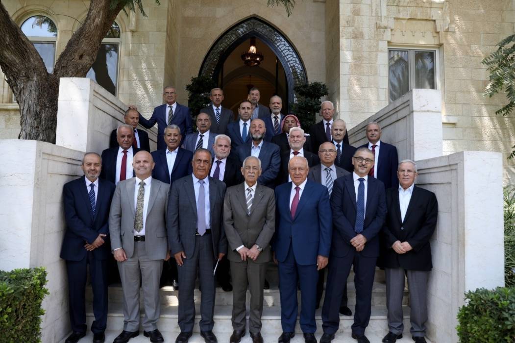رئيس الديوان الملكي يلتقي وفدا من أبناء أهالي الرملة...صور
