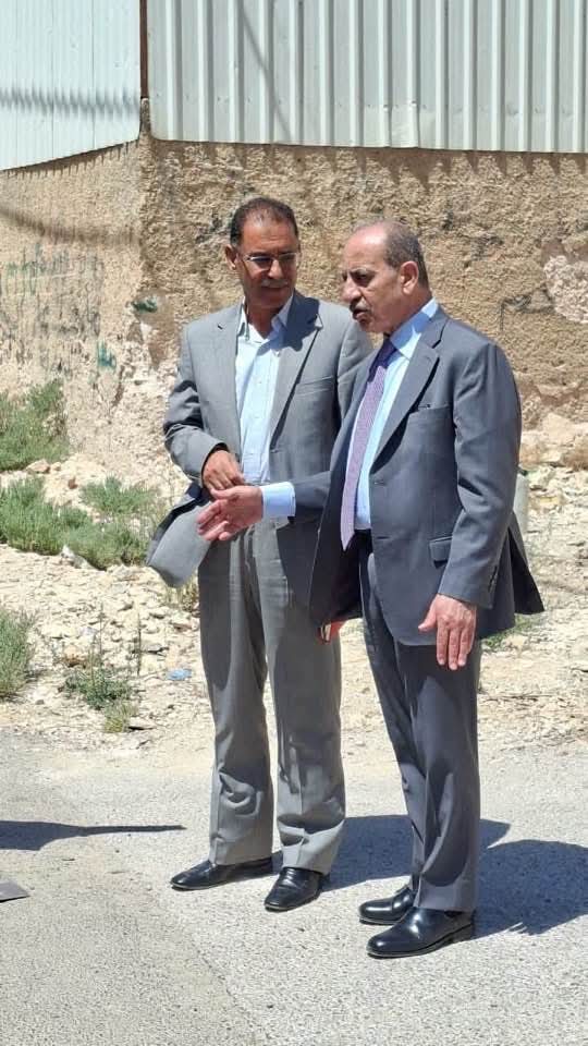 وزير الإدارة المحلية خلال جولة تفقدية في بلدية الموقر
