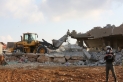 إسرائيل تهدم عشرات المنازل والمنشآت بالداخل الفلسطيني وتعتقل 16 فلسطينيا بالضفة