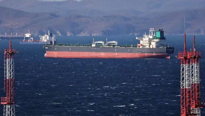 تراجع أسعار النفط وسط تقييم السوق لآفاق الطلب في أمريكا