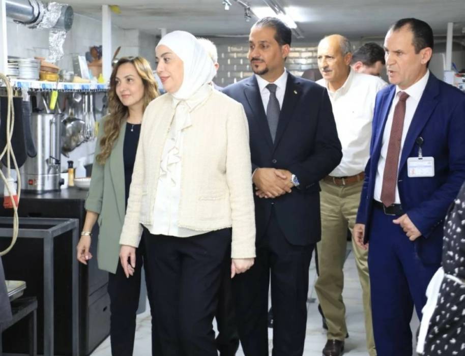 وزيرة التنمية الاجتماعية تفتتح مشروع مطبخ صبايا الخير في إربد