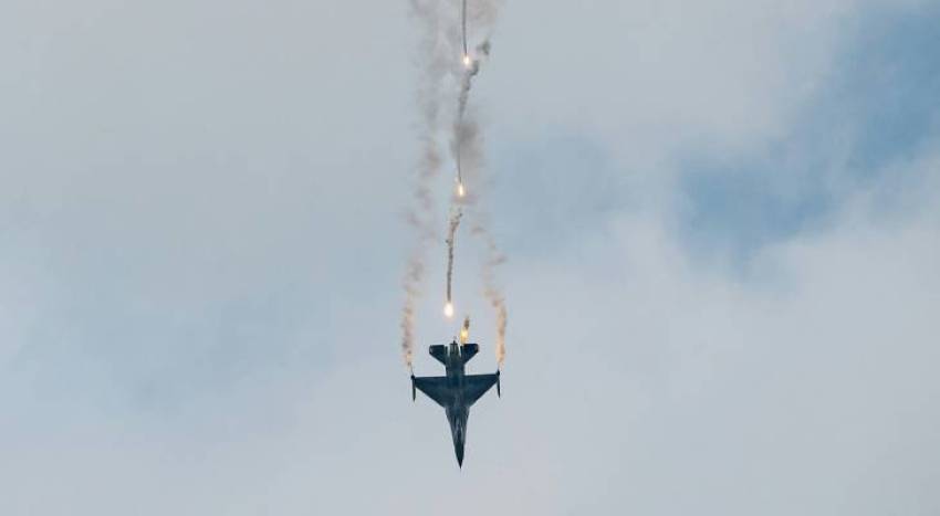 مصرع طيار بولندي إثر تحطم مقاتلة إف16 أثناء استعدادات لعرض جوي