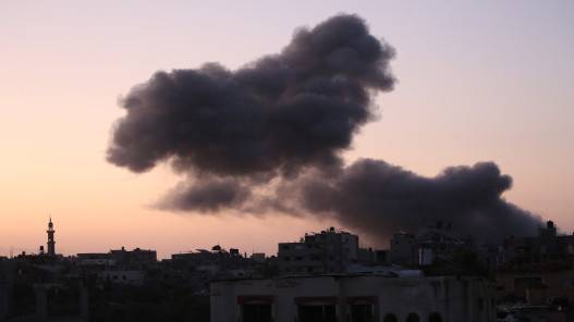 الحكومة البريطانية تؤكد عدم دعوة مسؤولين إسرائيليين لمعرض أسلحة في لندن