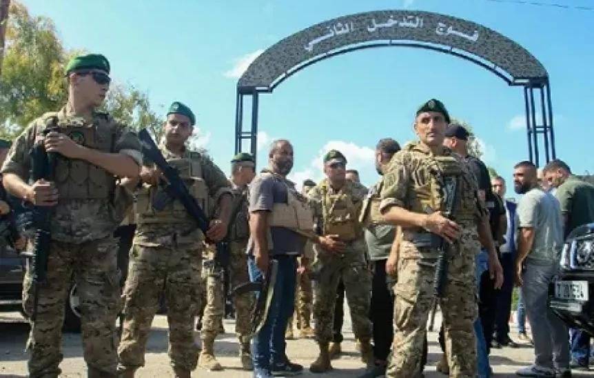 لبنان يتسلم الدفعة الثالثة من سلاح منظمة التحرير الفلسطينية في بيروت