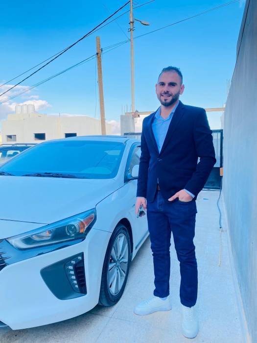 أبناء المرحوم قدري الشيخ علي يهنئون العريس محمود أبو خيارة بقرب زفافه