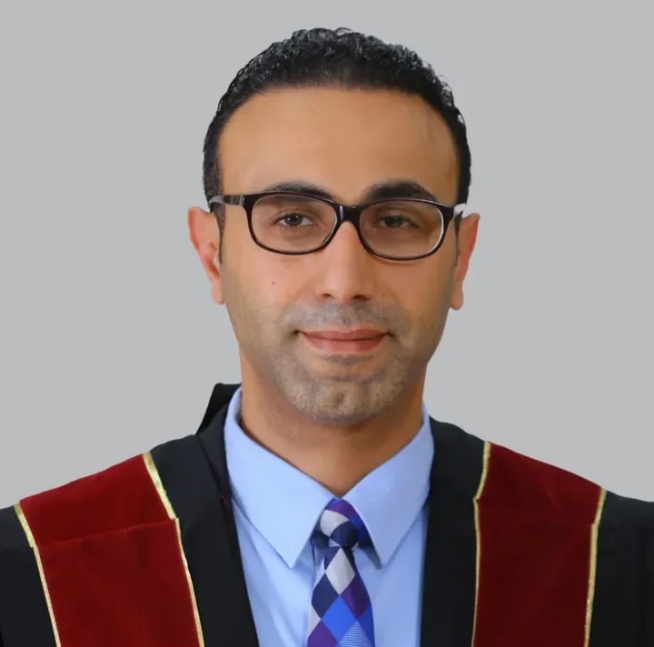 العقاربة تهنئ الدكتور أبو حصيرة والدكتورة سلامة بمولودهما الجديد