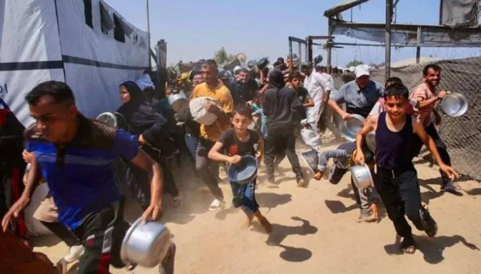 أزمة صحية مزدوجة: الإنفلونزا تجتاح غزة والمجاعة تحصد أرواح الأطفال