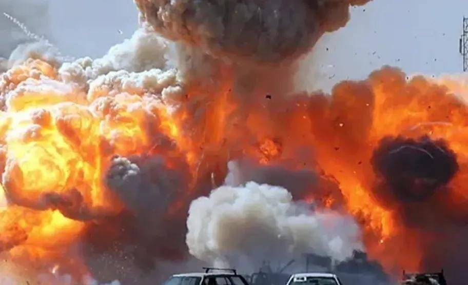 إصابة 16 شخصًا في انفجار مخزن ذخيرة بمدينة مصراتة الليبية