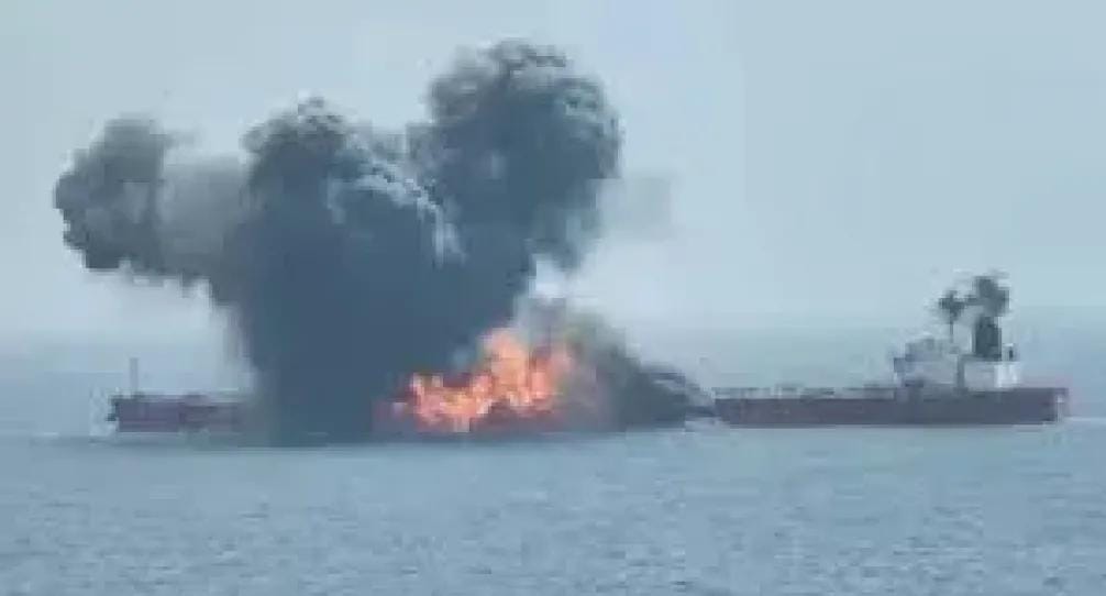 إعلان مفاجئ للشركة المالكة للسفينة المستهدفة من قبل مليشيا الحوثي في البحر الأحمر