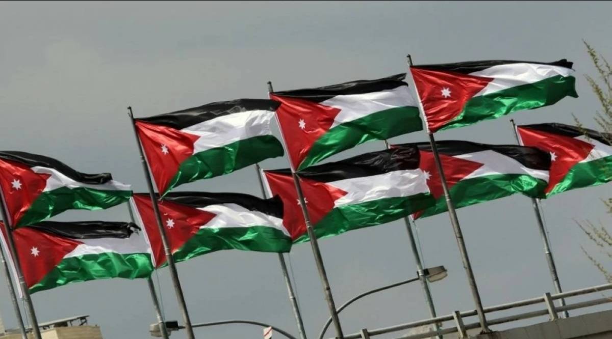 سارية العلم ليست إلزامية للمباني القديمة ولا غرامات على غير المتلزمين