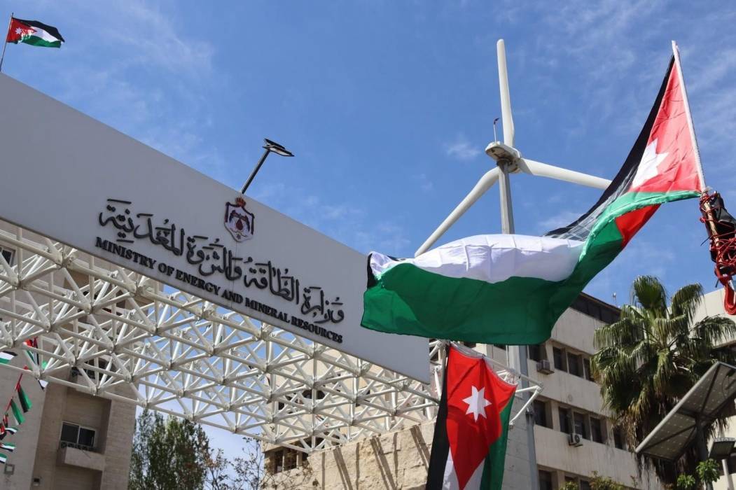 الطاقة : تركيب أنظمة طاقة شمسية بقدرة 3.6 كيلو واط لمنازل ذوي الشهداء