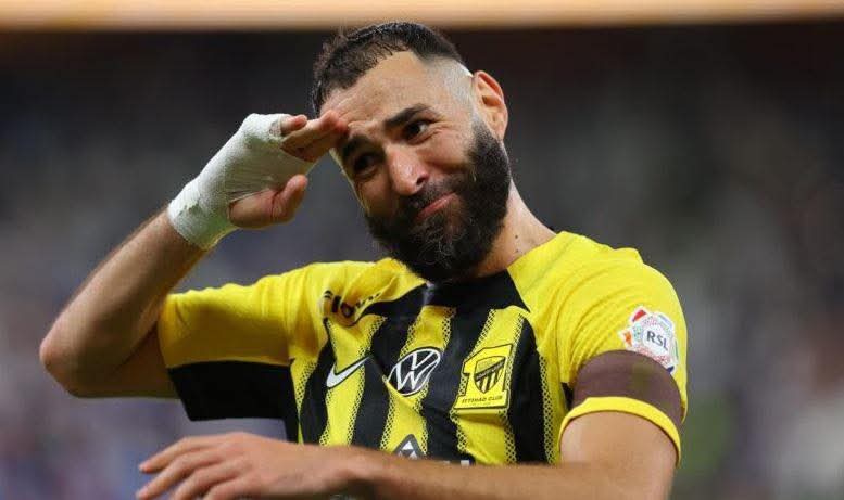 بنزيما يعزز مكانته بين أساطير كرة القدم