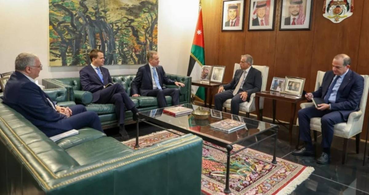 حسّان يبحث مع رئيس المنتدى الاقتصادي العالمي سبل تعزيز التعاون بين الأردن والمنتدى