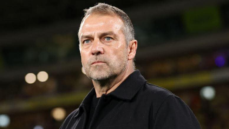 هانز فليك يتسلم جائزة افضل مدرب في الليغا