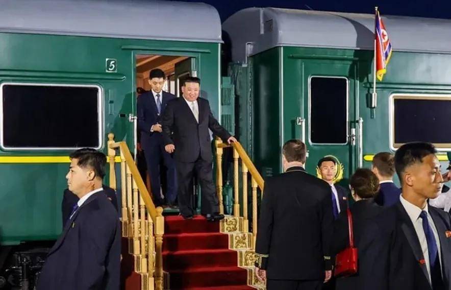 كيم في بكين.. زعيم كوريا الشمالية يحضر عرضًا عسكريًا مع بوتين وشي