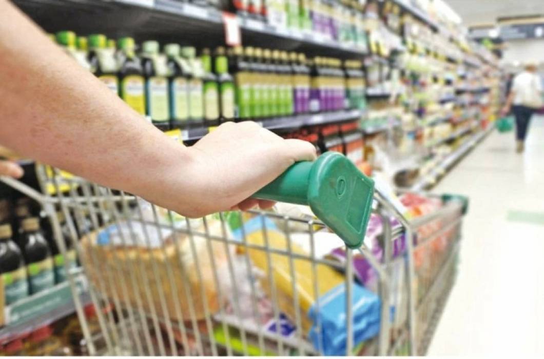 عمرو: صرف الرواتب لم يسعف قطاع المواد الغذائية