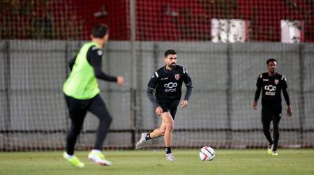 المنتخب الوطني لكرة القدم يلتقي نظيره الروسي الخميس