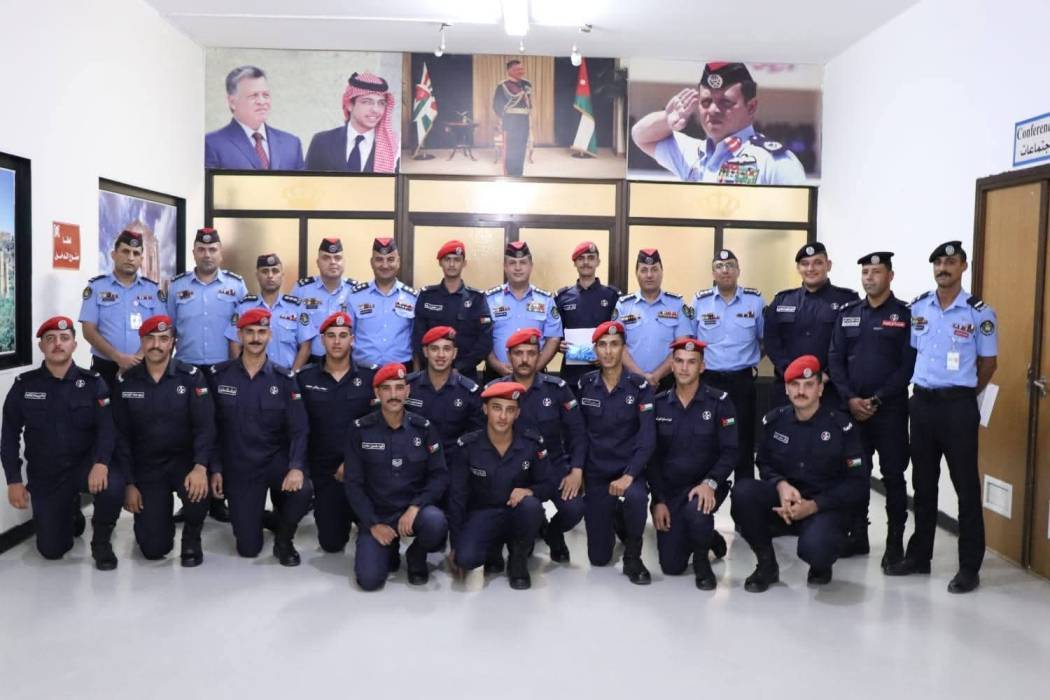 تخريج دورة الاسلحة الخفيفة في معهد الأمير غازي  بن محمد لتأهيل ضباط الصف...صور