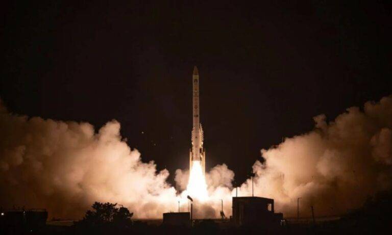 إسرائيل تطلق قمراً تجسسياً جديداً