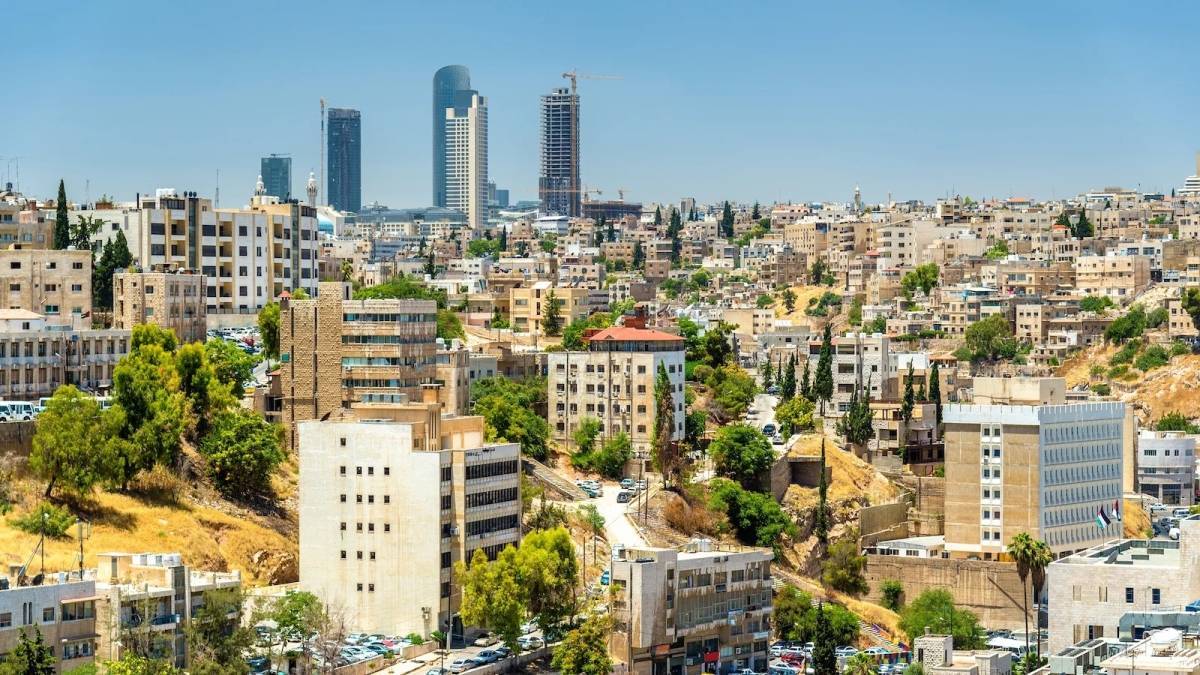 أجواء معتدلة في أغلب المناطق حتى الأحد