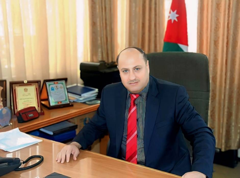 رئيس جمعية الرواد للفنون التشكيلية يُهنئ الملك والملكة وولي العهد بالمولد النبوي الشريف