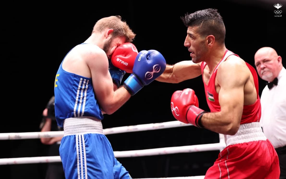 عبادة الكسبة يُحقق الفوز في أولى نزالاته ببطولة العالم للملاكمة