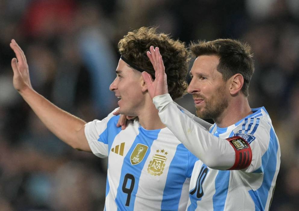 ليونيل ميسي يودّع جماهير الأرجنتين بثنائية تاريخية..