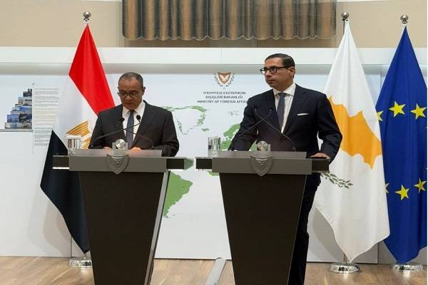 وزير الخارجية المصري يعقد جلسة مشاورات سياسية مع نظيره القبرصي