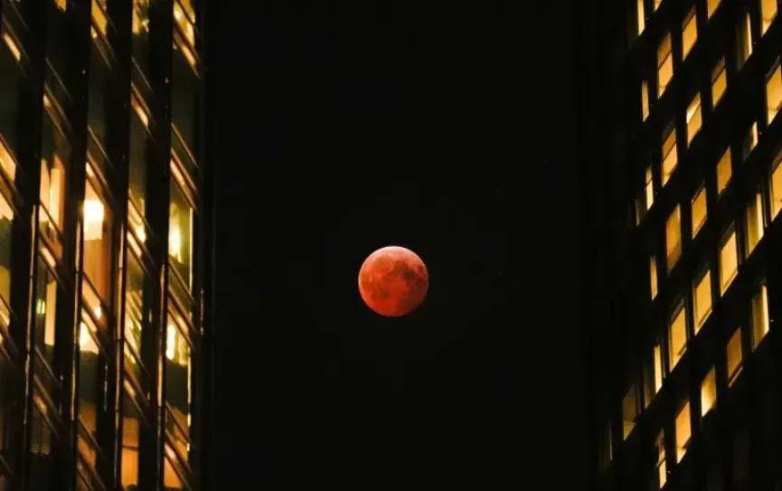 المساجد في السعودية تستعد لإقامة صلاة خسوف القمر مساء الأحد بتوجيه وزاري