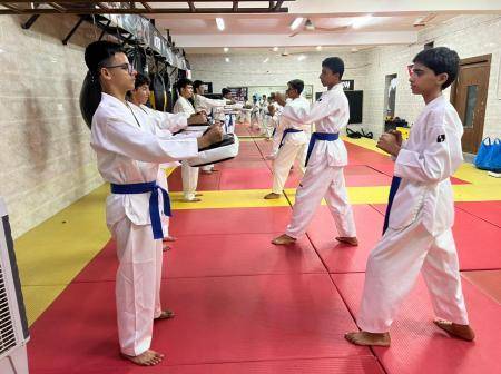 اخنتام معسكر تدريبي رياضي في مدينة الامير حمزة للشباب