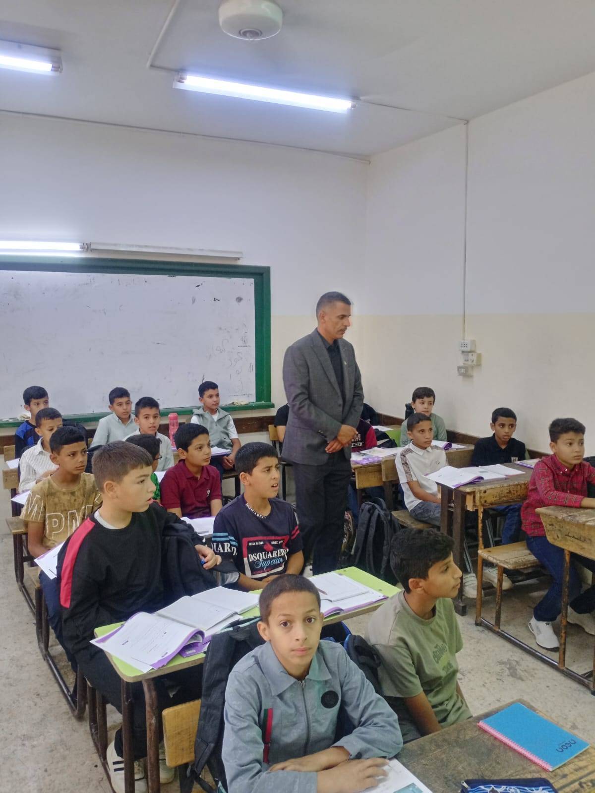 مدير التربية والتعليم الدكتور طايل المساعيد يزور مدرستي الباعج الثانوية والأساسية ويتفقد سير العملية التعليمية