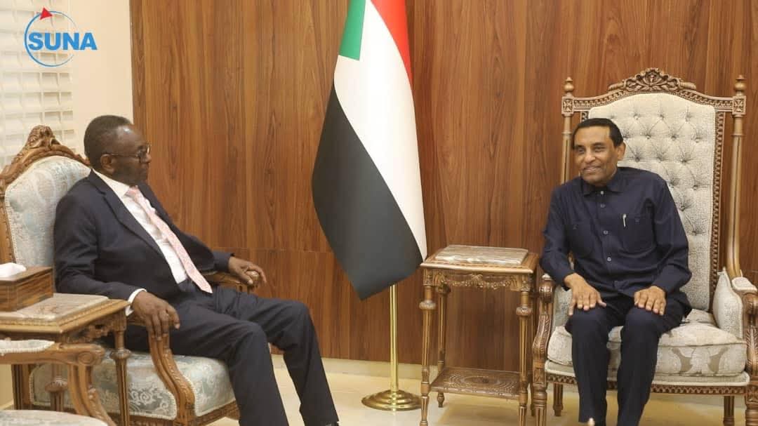 رئيس الوزراء يلتقي رئيس جامعة السودان العالمية.