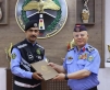 العميد البطاينة يكرم الوكيل حسين  لأمانته في إعادة محفظة مفقودة جنوب عمان