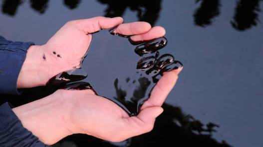 أسعار النفط تصعد مع اتفاق أوبك+ على رفع الإنتاج بوتيرة أبطأ من تشرين الأول