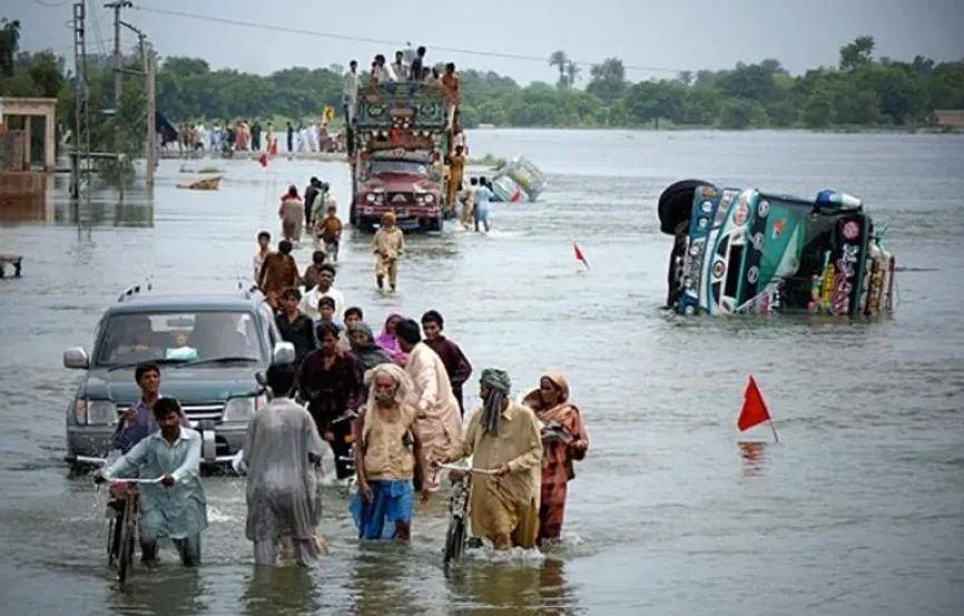 فيضانات باكستان 2025: حصيلة الضحايا ترتفع إلى 910 قتلى وأكثر من ألف مصاب