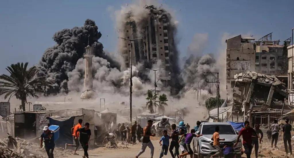 نتنياهو يتباهى بتدمير 50 برجا سكنياً مأهولاً بالسكان في غزة