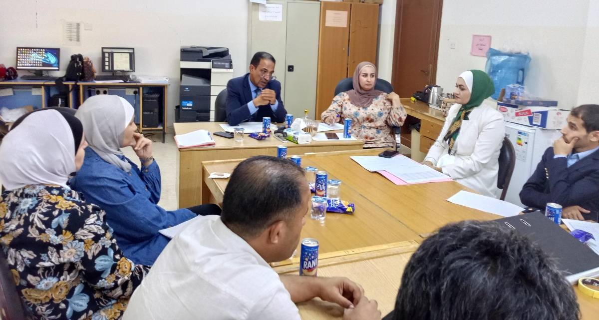 مدير تربية الموقر يلتقي رؤساء الأقسام في المديرية