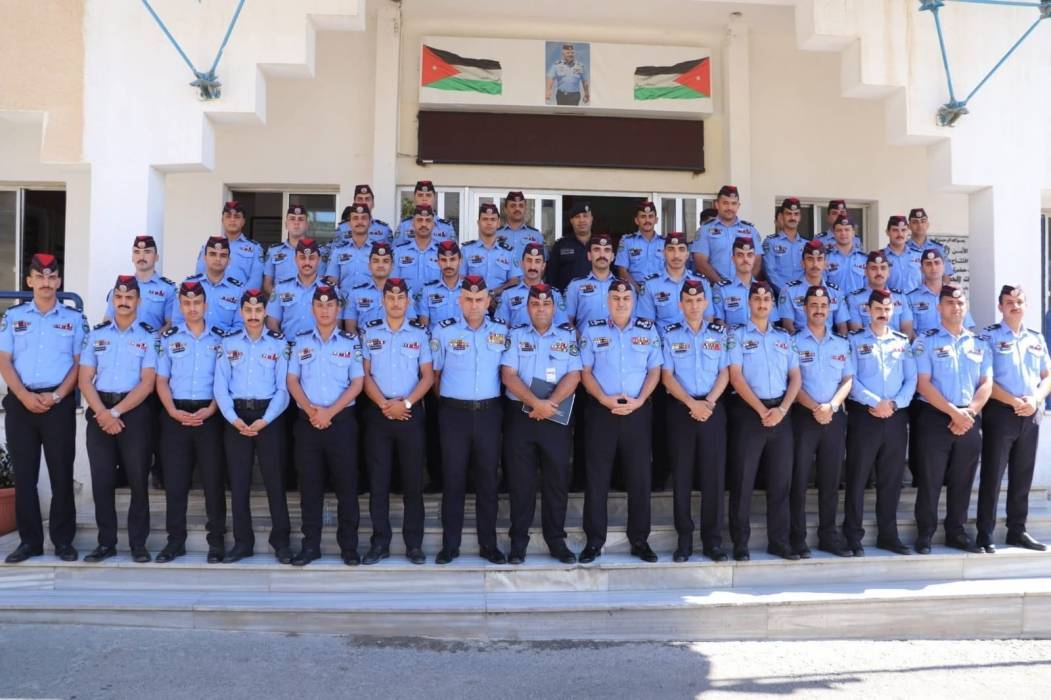 العميد  العلاونه يستقبل  عدد من ضباط الامن العام الجدد