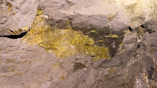 توقيع أول اتفاقية تنفيذية لاستغلال خامات الذهب جنوب الأردن على مساحة 66كم²