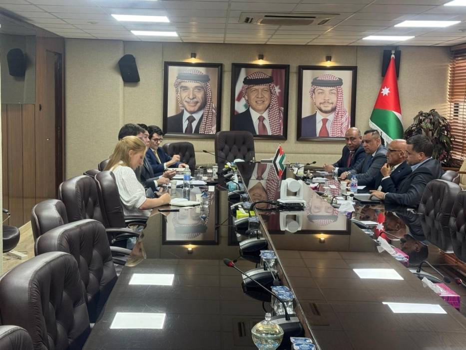 وزير المياه والري خلال استقباله وفد موديز للتصنيف الائتماني العالمي : مشروع الناقل الوطني مشروع أمن وطني للاردن