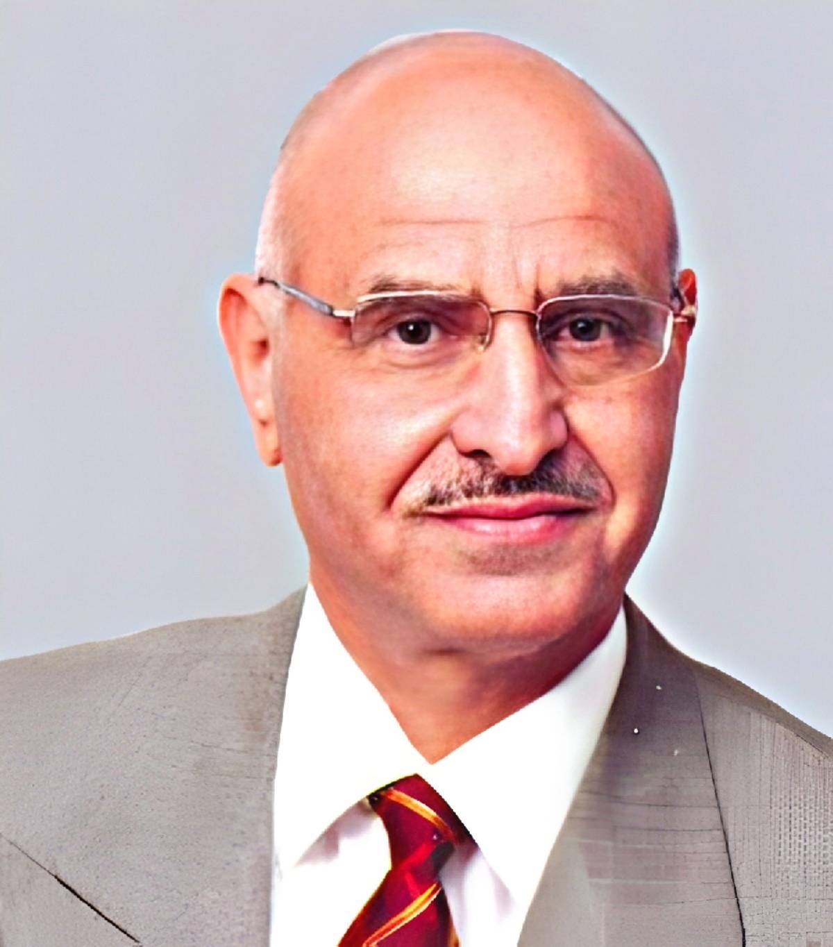 البروفيسور محمد السفاسفة.. معلم الأجيال ورمز العطاء العلمي