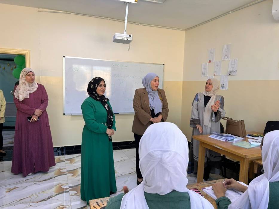 الشطناوي تتابع مشاغل BTEC  في مدرسة حريما الثانوية للبنات